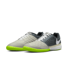 Load image into Gallery viewer, Nike Lunar Gato II IC

